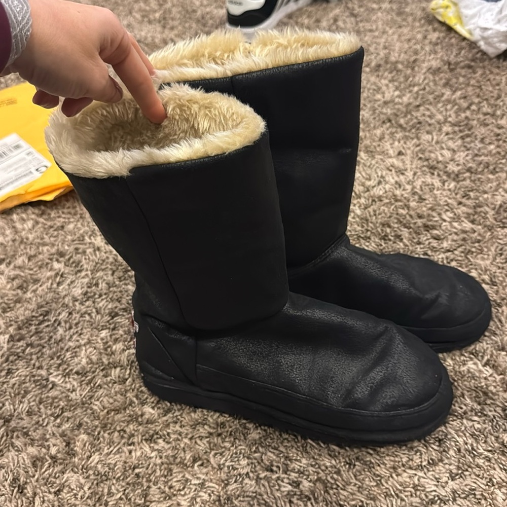 WSU fuzzy winter boots- size 10